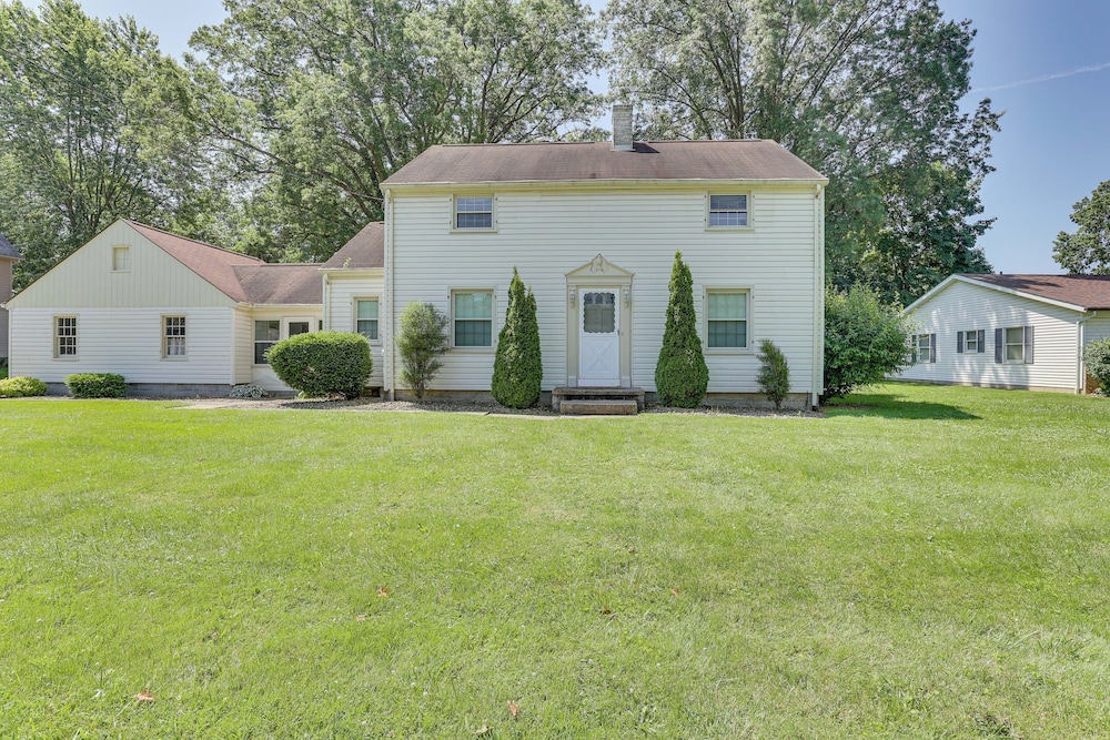 1 Mi to Dtwn Salem: Apt w/ Garage Access!