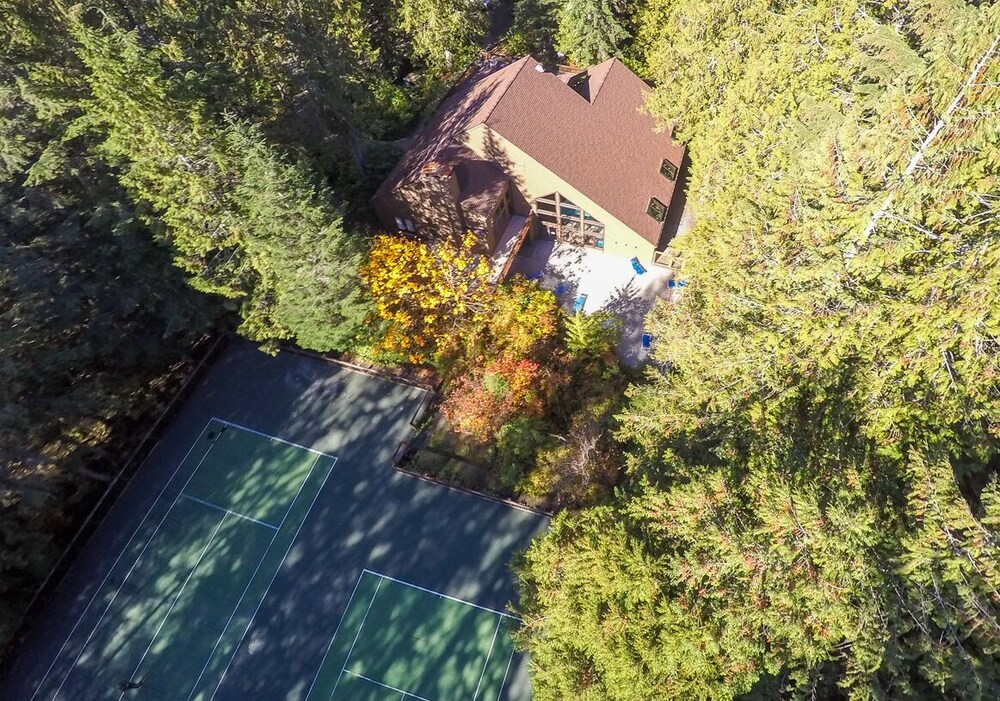 73sw - Wood Fireplace - Wifi - Views - Sleeps 6 2 Bedroom Home by Redawning view 4