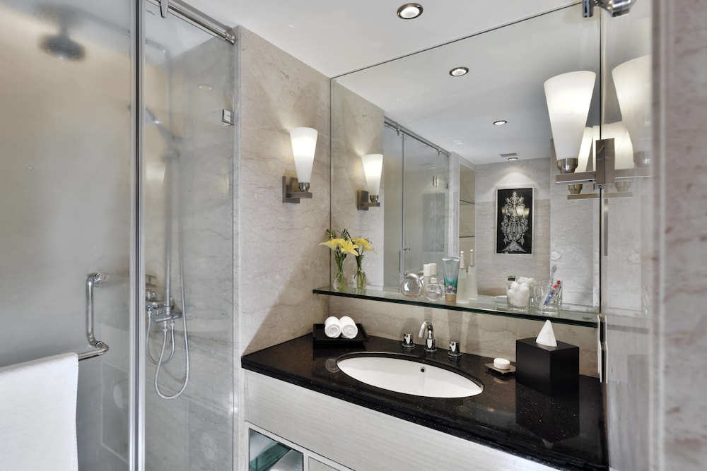 Lakeside Chalet - Mumbai, Marriott Executive Apartments photo 4