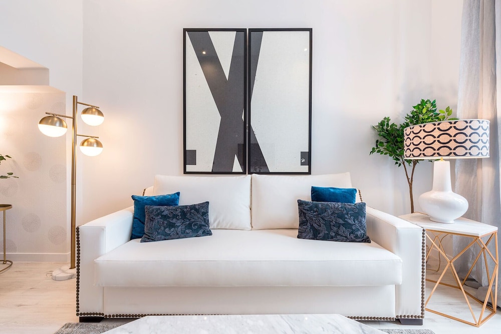 Apartment 1Bd With Balcony in Plaza Mayor Square. Plaza Mayor II view 3