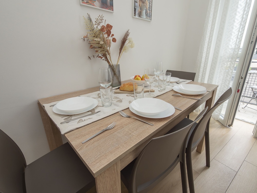 Spinoza - Modern 1 br With Balcony Steps From Piola
