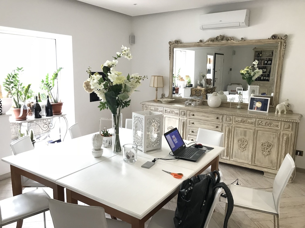 SunWine Bed & Breakfast photo 5