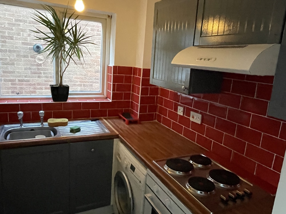 Tividale Mews B69 2 Bed Flat With Garden Parking view 3