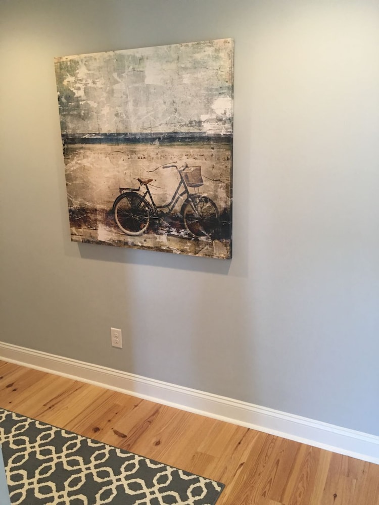 Best Day Ever 4 Bedroom Home by RedAwning