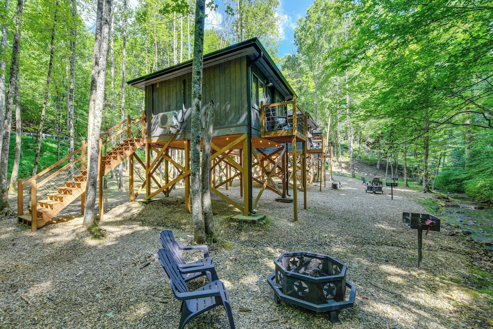 Fire Pit: Tree-lined Gem in Cosby