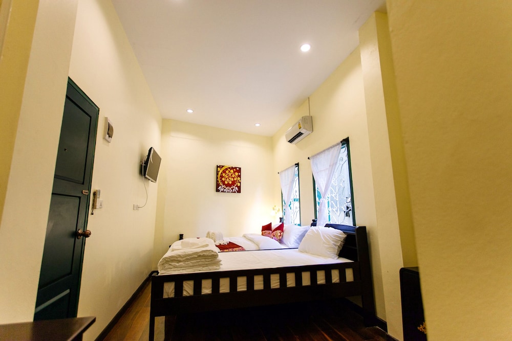 Srisomboon Hostel