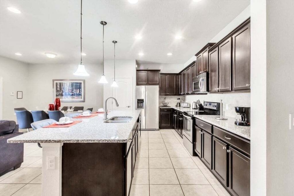 Beautiful Tranquil Relaxing Home With Private Pool 4 Bedroom Townhouse
