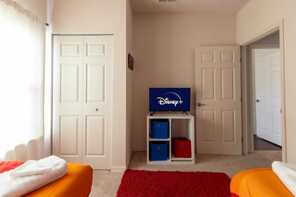 4BR Family Townhouse Steps to Disney