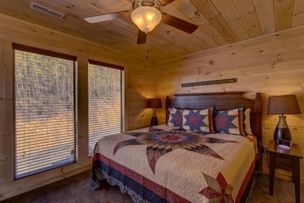 Take A Look - 6 Bedrooms, 6.5 Baths, Sleeps 20 Home by RedAwning view 3