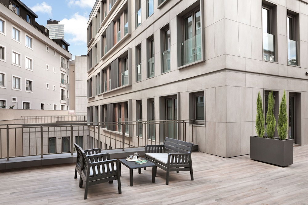 Gatto Suites & Residence