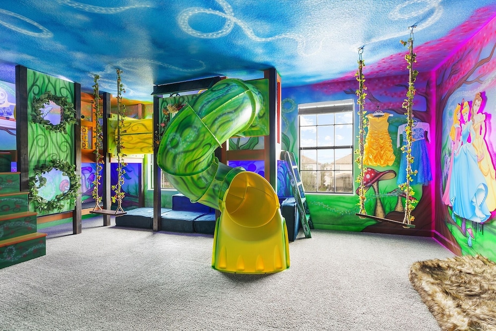 Orlando Resort Retreat Fun-filled Family Haven 5 Bedroom Home