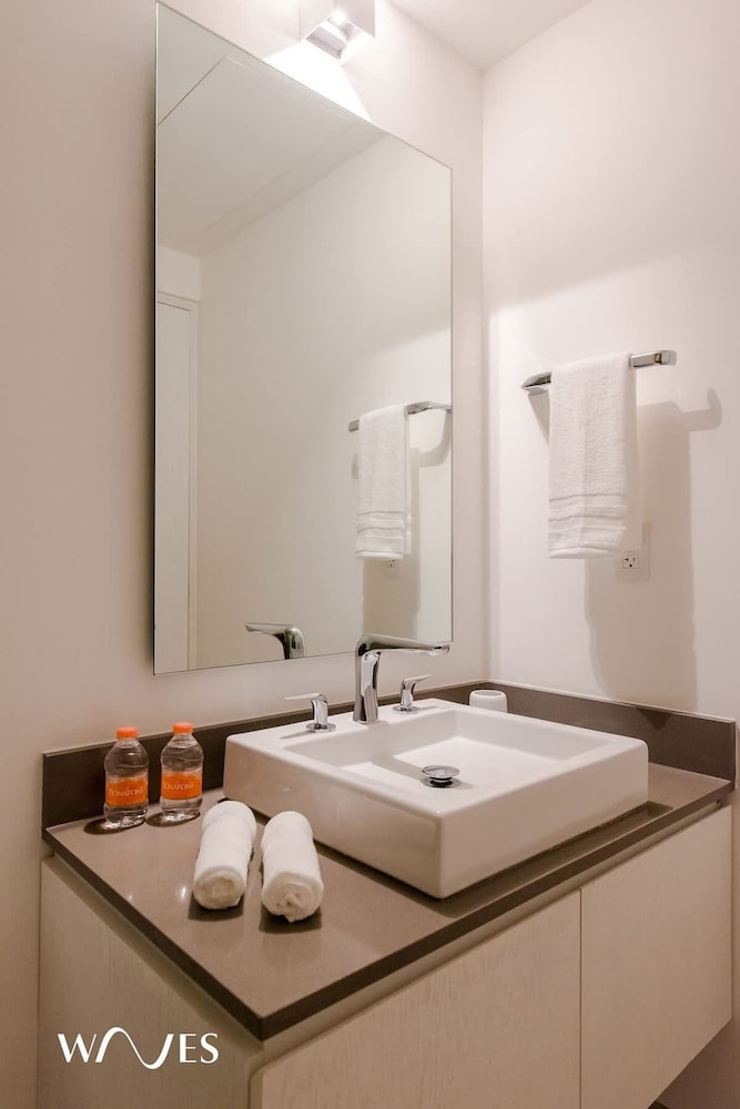 2 Br Steps Away From the Beach Heated Pool