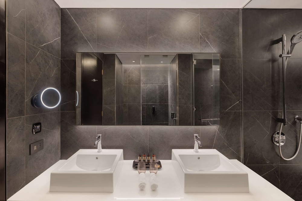 The WB Abu Dhabi, Curio Collection by Hilton