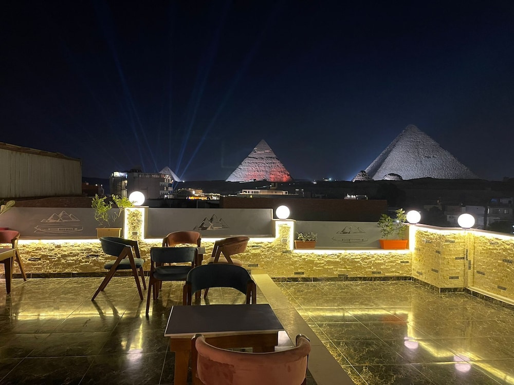 Pyramids Solar Boat Inn