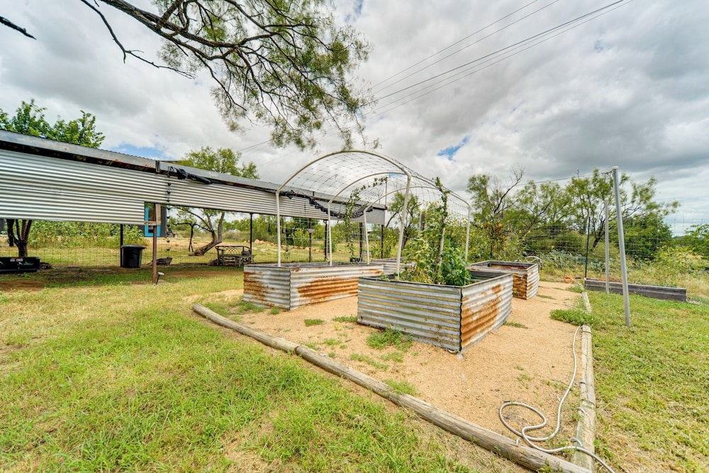 20-acre Property w/ Trail: Hill Country Hideaway!