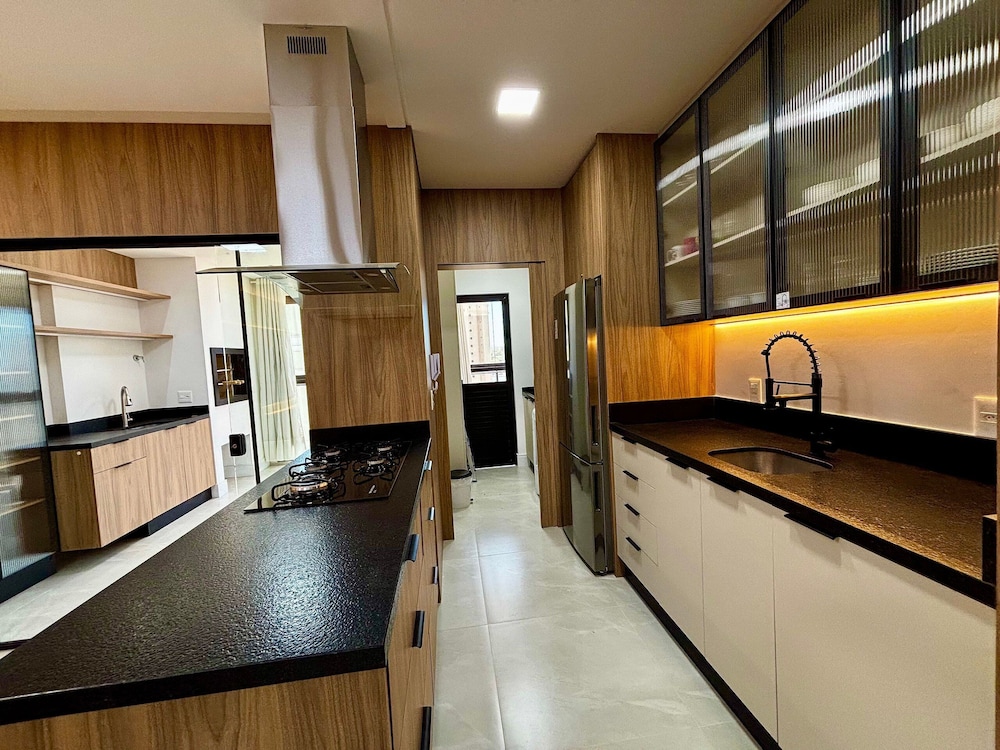 Apt With 3 Suites, Barbecue and sea View Den1301