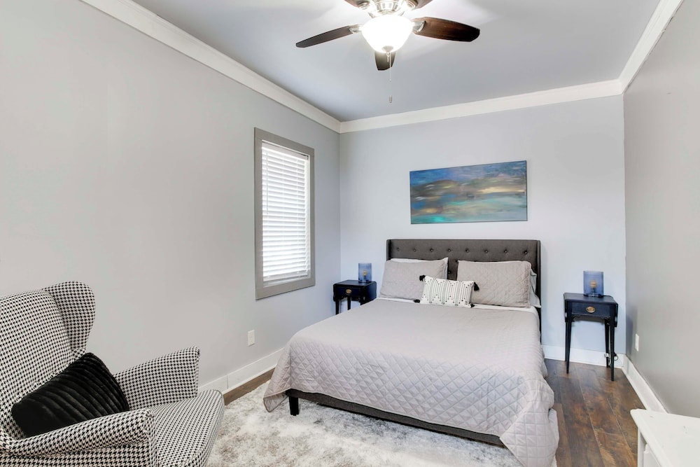 2 Mi to Self Regional MC: Updated Apartment