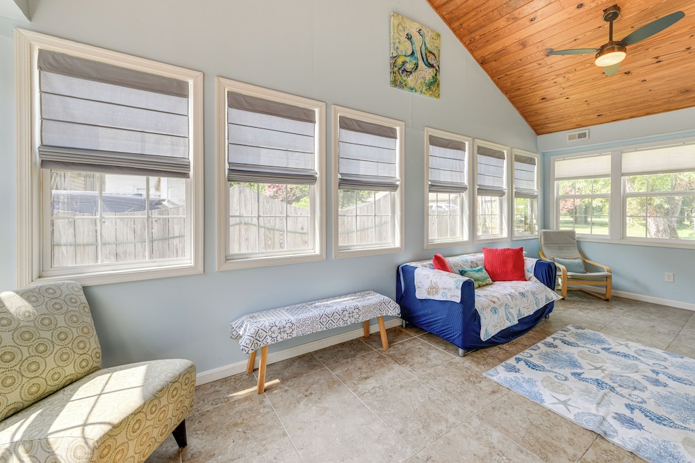 Fish, Swim & Boat: Colonial Beach Bungalow