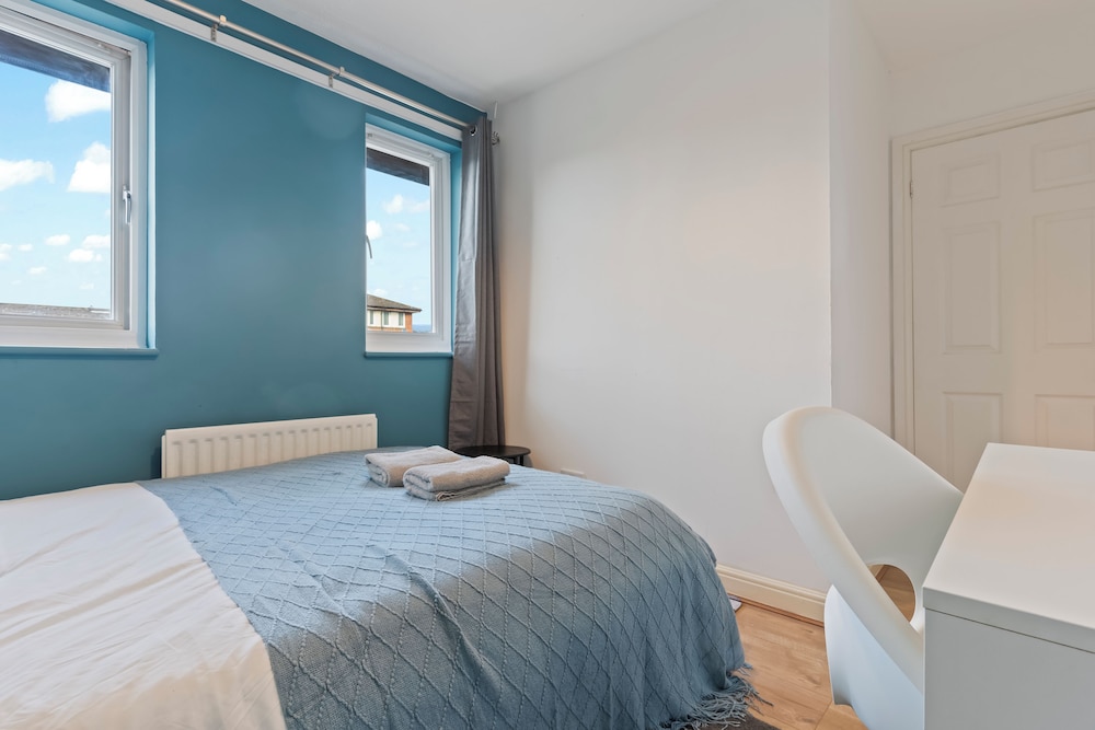Cozy London Townhouse With 4 Bedrooms