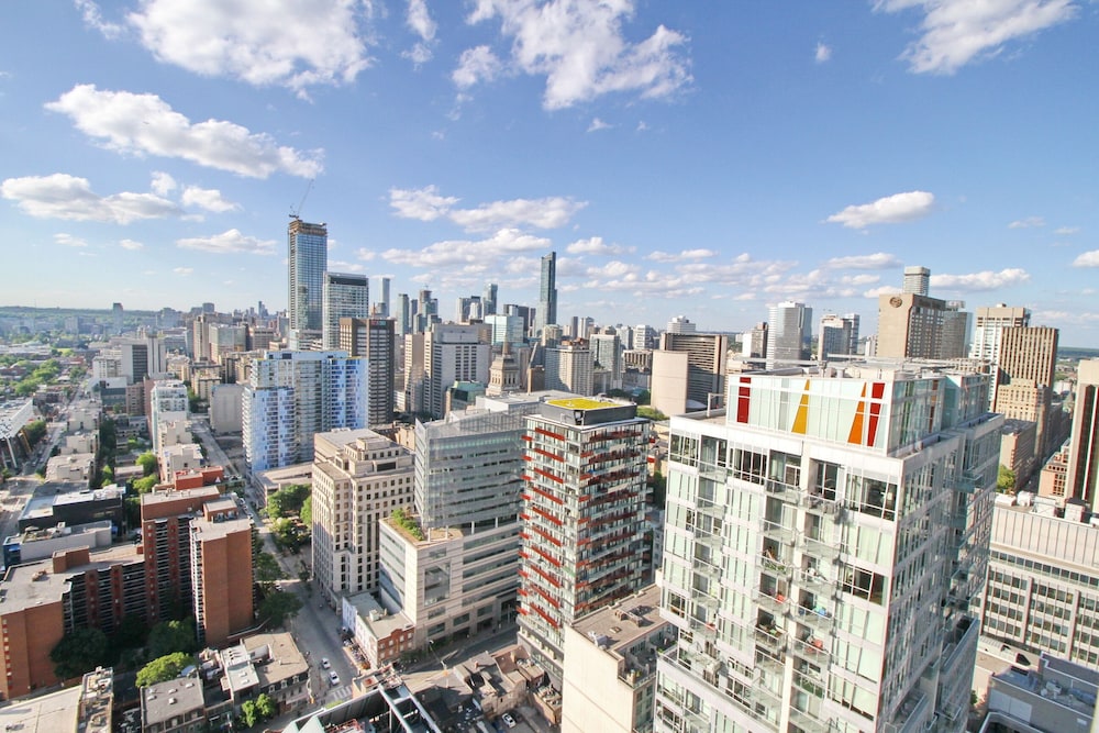 Luxury condos in Entertainment District - Image 1