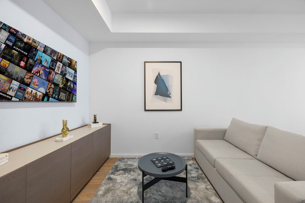 Luxury Studio with Stunning Views & Pool