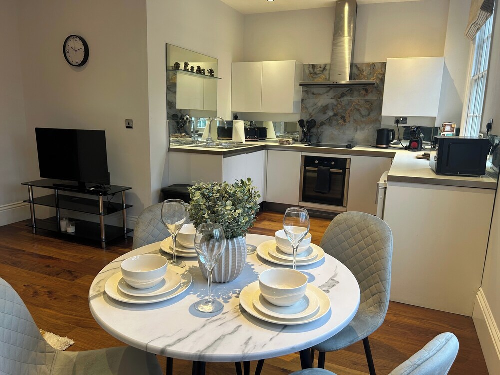 Long Stay Friendly-family-wifi-parking-sleeps 6