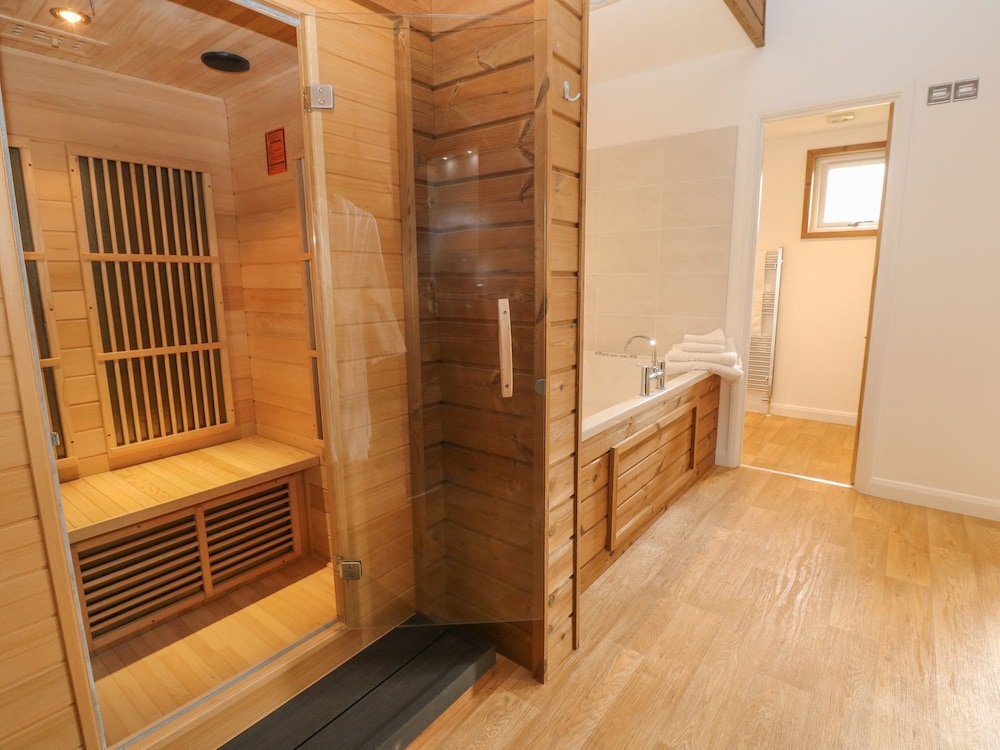 12 Meadow Retreat