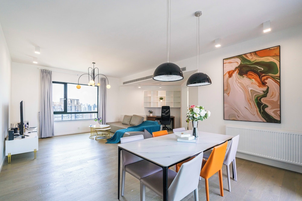 Tyms Elegant 4BR 2BA Apt in Xujiahui