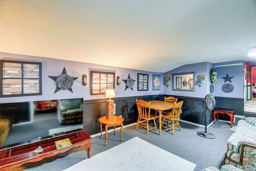 1 Mi to Hatfield-mccoy Trails: Apt in Matewan