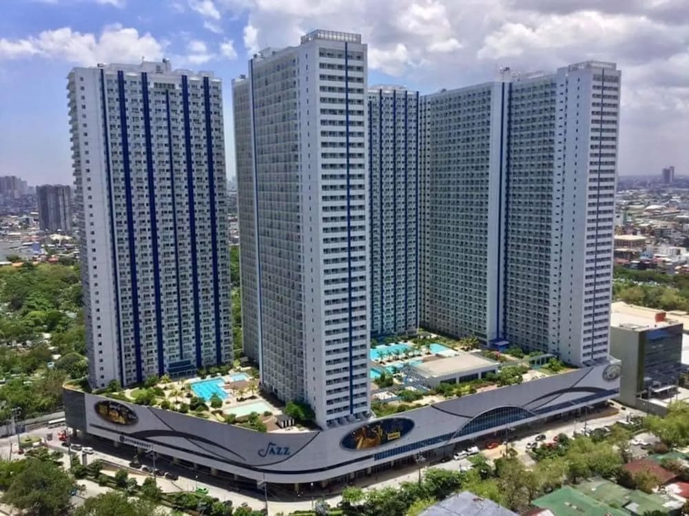 Apex At Jazz Makati - 41m2 Corner Apartment With Private Balcony City View