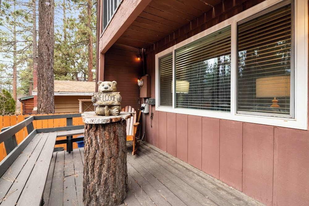Moonridge Manor Cozy Retreat with Hottub