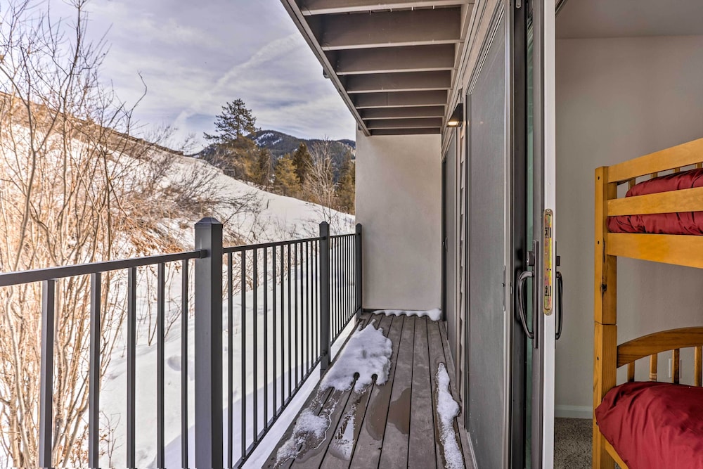 Cozy East Vail Condo ~ 6 Mi to Vail Village!