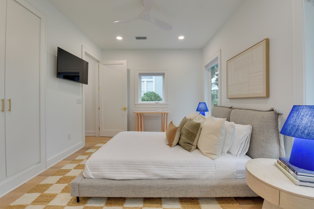 Stroll to Shore, Modern Santa Rosa Beach Duplex!