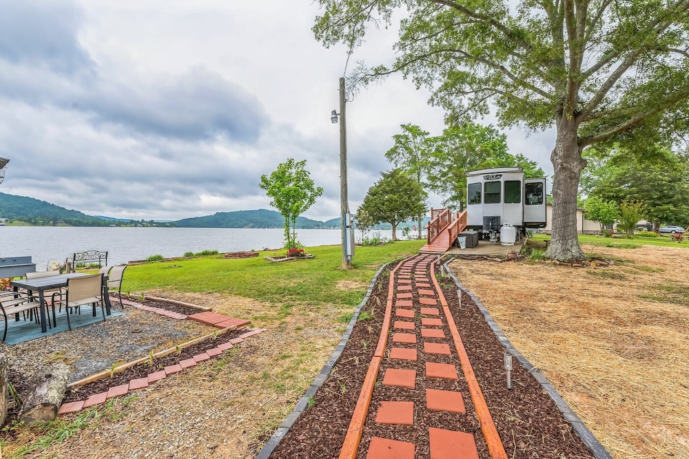 Lakeside Retreat On Neely Henry Lake 1 Bedroom Villa by RedAwning - Property Image 15