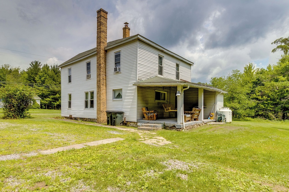 Pet-friendly Smithmill Retreat w/ Yard!