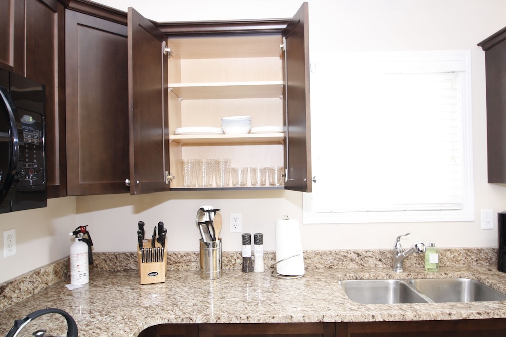 Hampton 3bd 2br near Airport