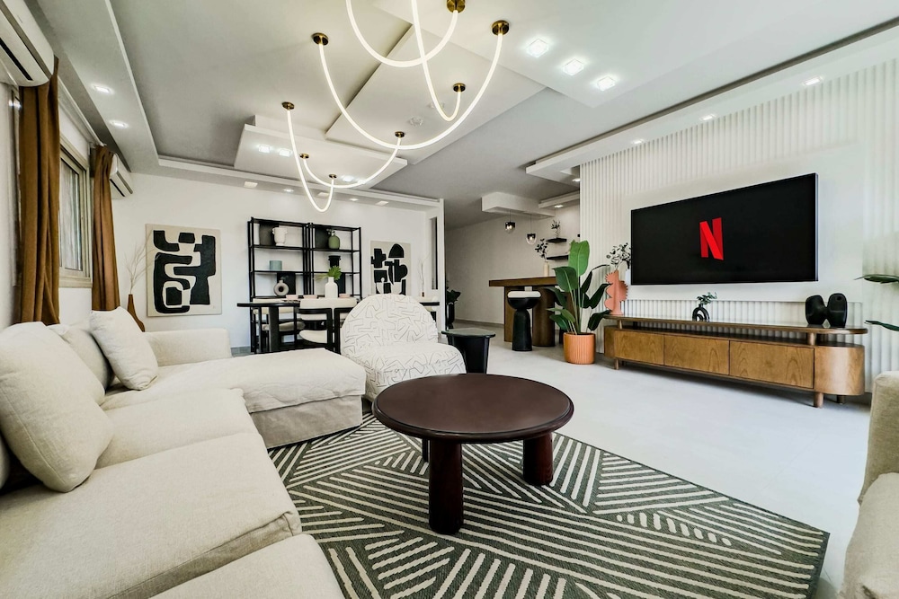Xuru Stays I The 3bdr Avant-garde Residence 5 min to Airport