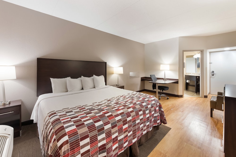 Red Roof Inn & Suites Columbus - West Broad-3