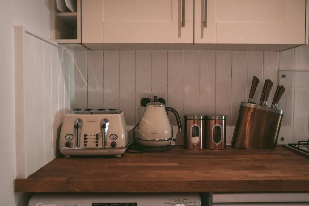 Charming 1 Bedroom Flat in Brook Green