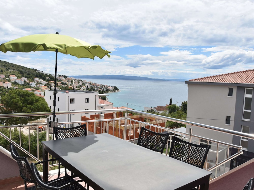 Nice Apartment With Shared Swimming Pool Near the Beach and Trogir view 4