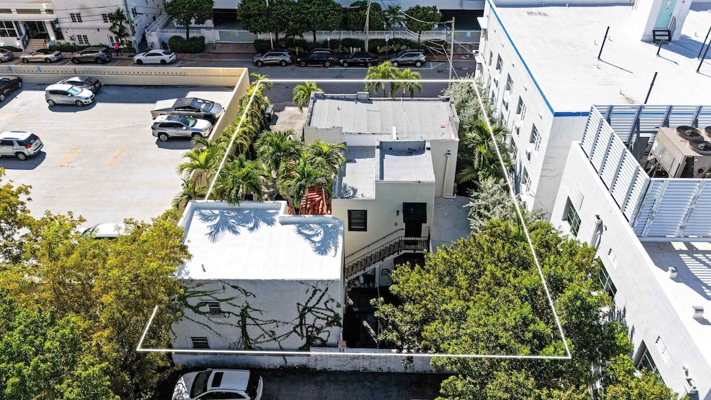 Retro Miami Getaway With Free Parking 1 Minute From Beach