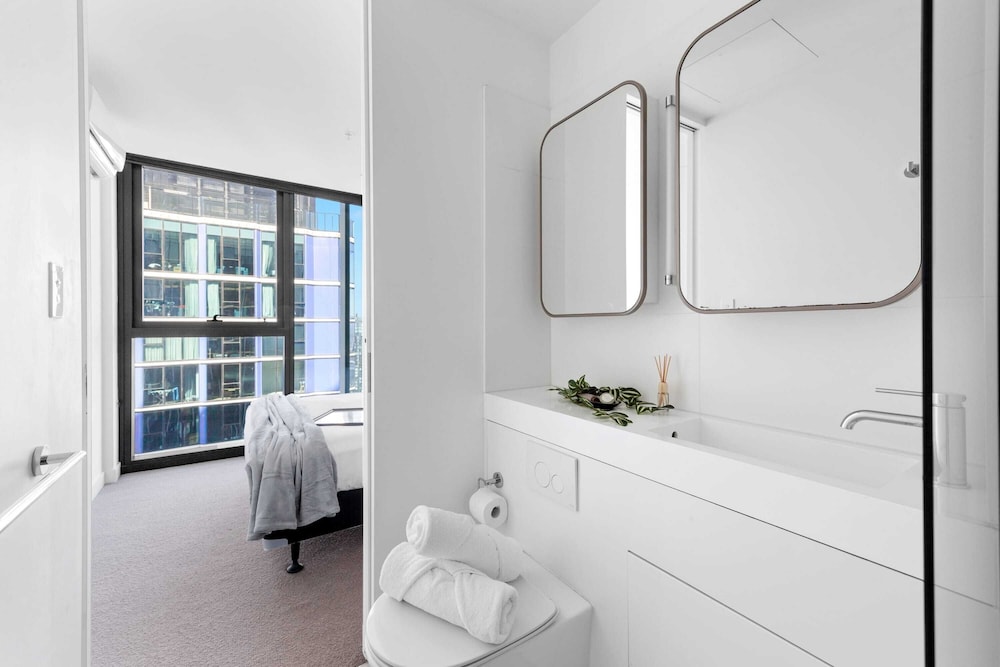 A Cozy & Comfy 2BR Apt Up in the Clouds Near CBD
