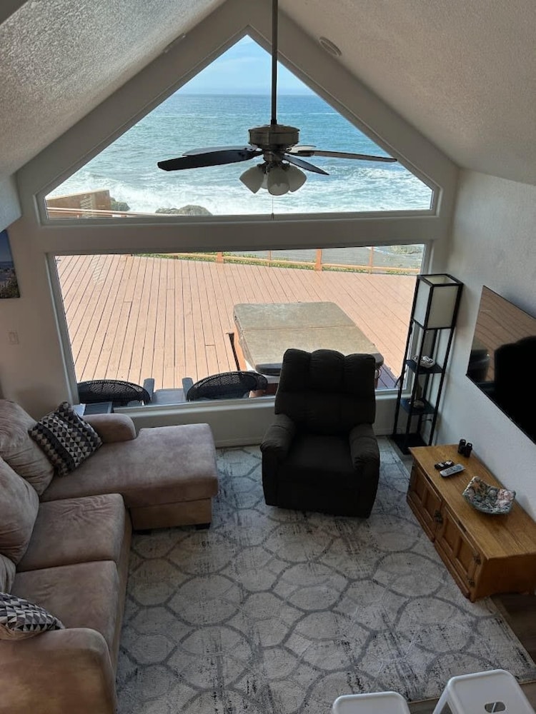 Ocean Front Cabin 16 Jacuzzi Incredible Views