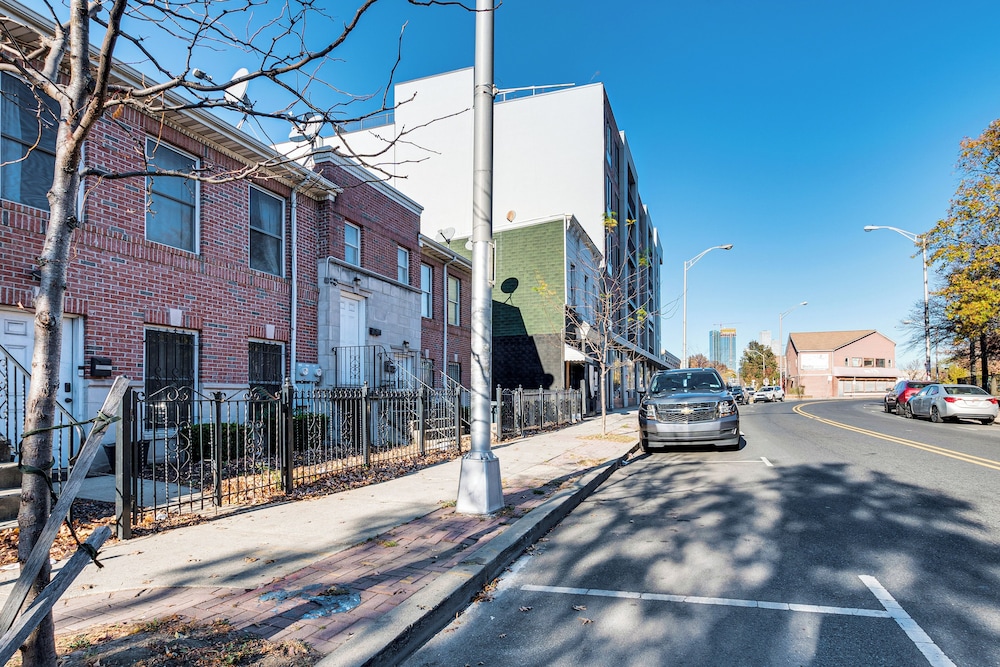 8 Mi to Nyc: Centrally Located Jersey City Apt!