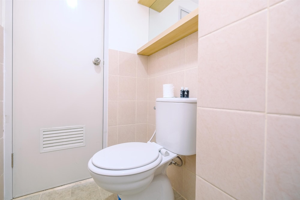 Nice and Warm Studio at Podomoro Golf View Apartment