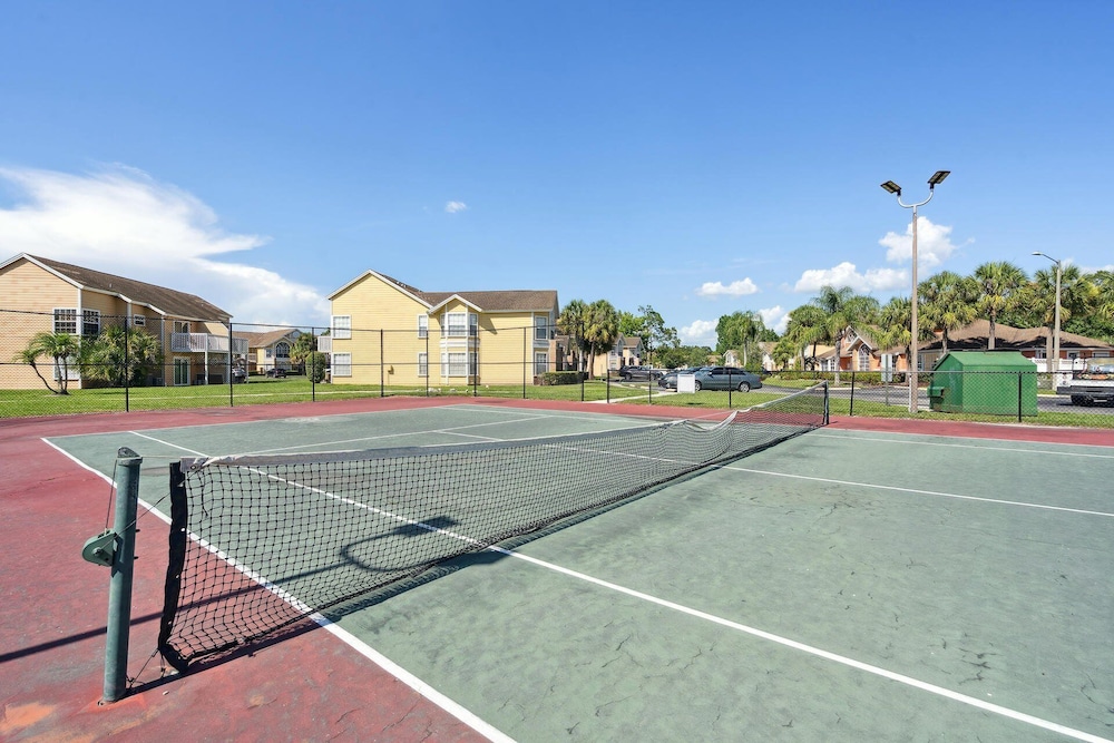 2466 Sweetwater Club Circle Unit 4