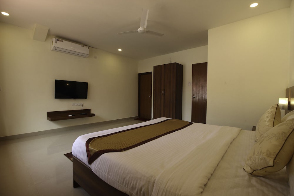 OYO 9891 Home Poolside 2BHK Villa Thalassa