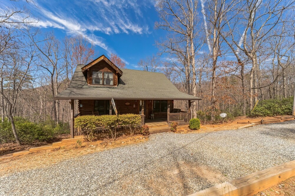 Beautiful Log Cabin In The Lake Lure- Close To Mirror Lake - Wifi 2 Bedroom Cabin by Sunscape Property Management view 4