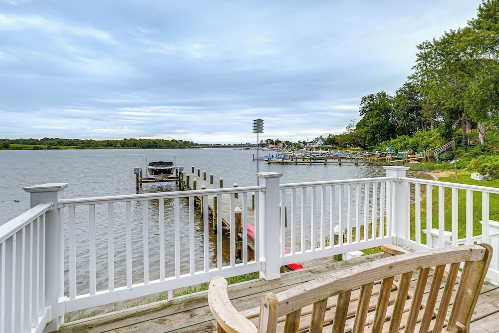 Patio & Water Views: Serene Bohemia River Escape!