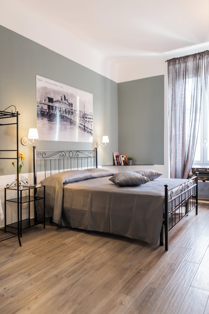 Demithos Rooms